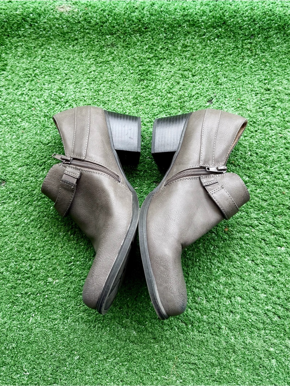 OUL Naturalizer Grey Ankle Booties Women's US 9M Buckle Strap Block Heel Boots